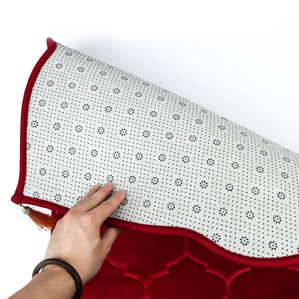 Sajdah Serenity™ – Soft Foldable Prayer Mat